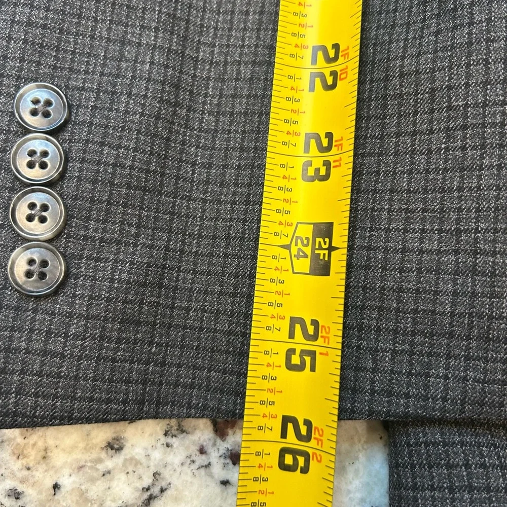 Jos. A. Bank Traveler Tailored Fit Men's Gray Checker Blazer‎ 46L Wool